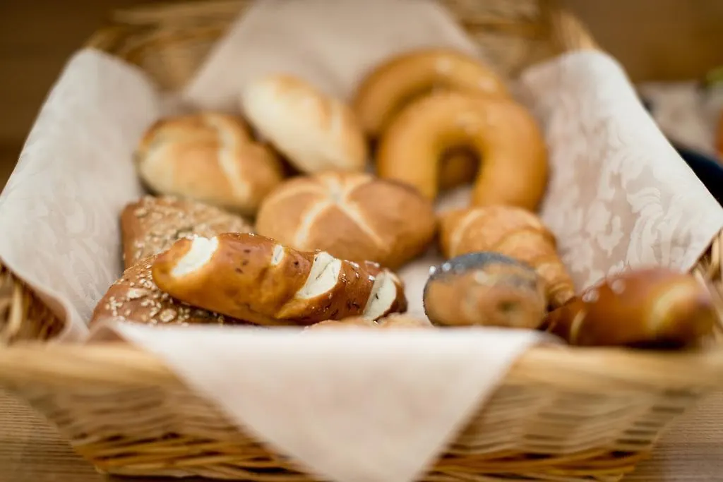*** Bed & Breakfast Landhaus Gruenau Wals-Siezenheim Austria