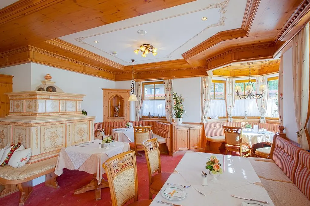 Landhaus Gruenau Wals-Siezenheim 3*,  Austria