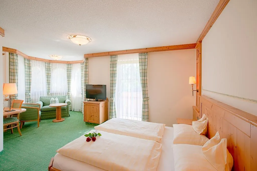 Landhaus Gruenau Wals-Siezenheim 3*,  Austria